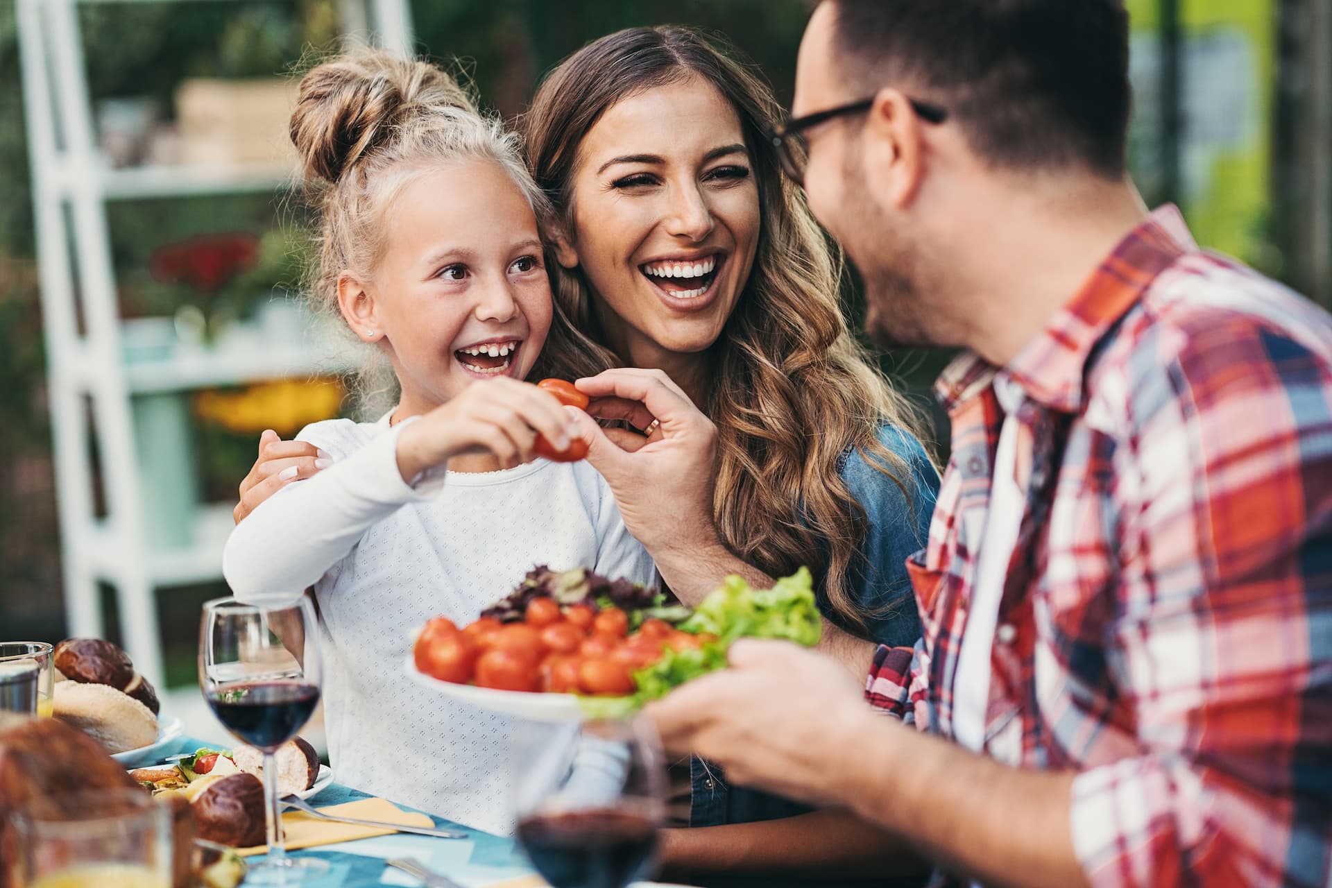 Slow-down moments around the dinner table are part of the daily rhythm in the Rockwall area.